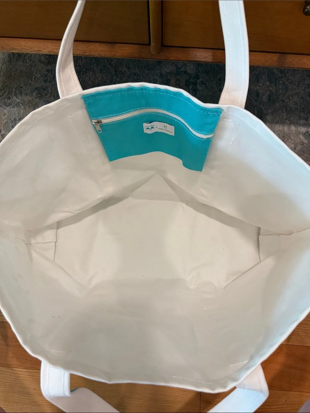 Dudley Stephens x Crab & Creek Pineapple Tote bag - Gorgeous!